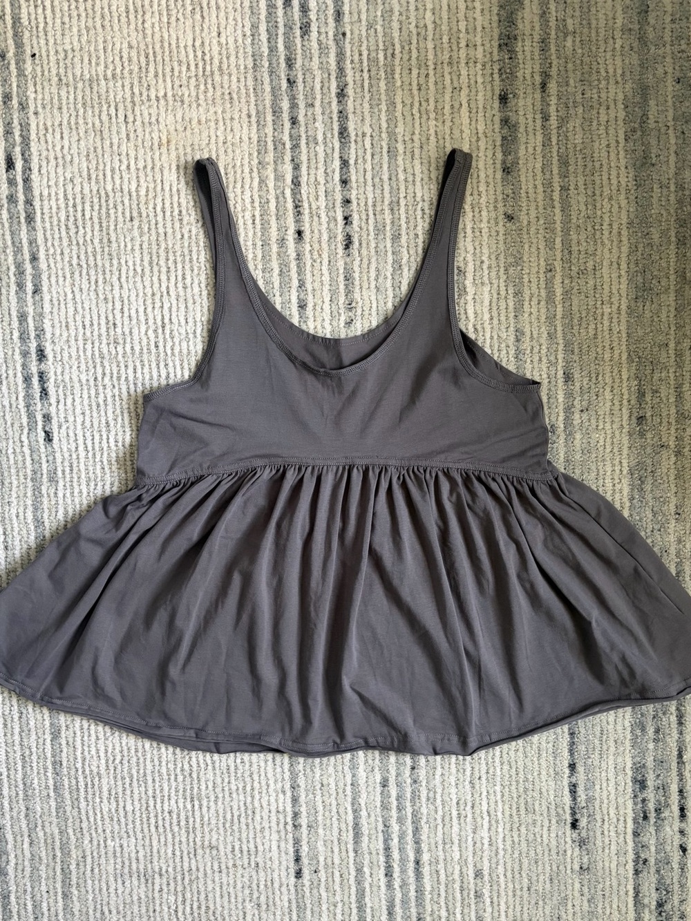 Amazon Scoop Neck Peplum Tank Top - Gray Size M